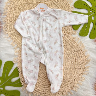 Macacão em Soft com Abertura em Zíper Coelhinhas Abraçadas - Off White e Rosa